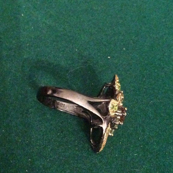 Breathtaking Garnet & Peridot Ring - Picture 8 of 9